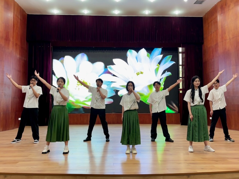 6-金融学院诗朗诵节目《为自己鼓掌》_副本.jpg 6-金融学院诗朗诵节目《为自己鼓掌》_副本.jpg